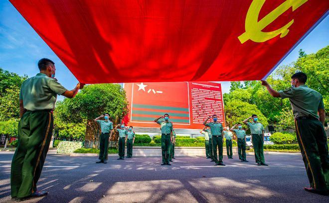 鲜奶运输车找不同