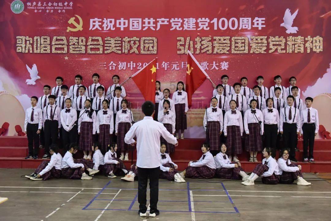 还以为猫妈生下孩子就会消停,结果猫爸望着几个孩子成了个怨妇!